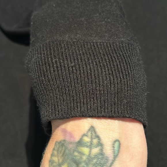 Laura ladies size large thin knit Sweater - Picture 7 of 13